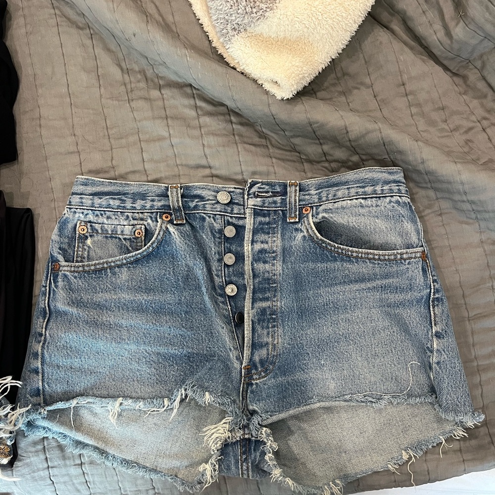 THRIFTED LEVI SHORTS